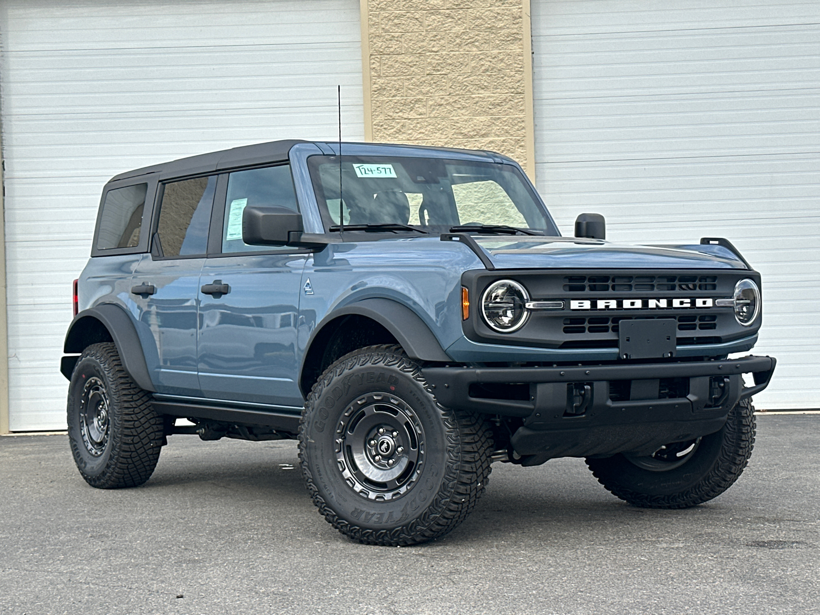 2024 Ford Bronco Black Diamond 2