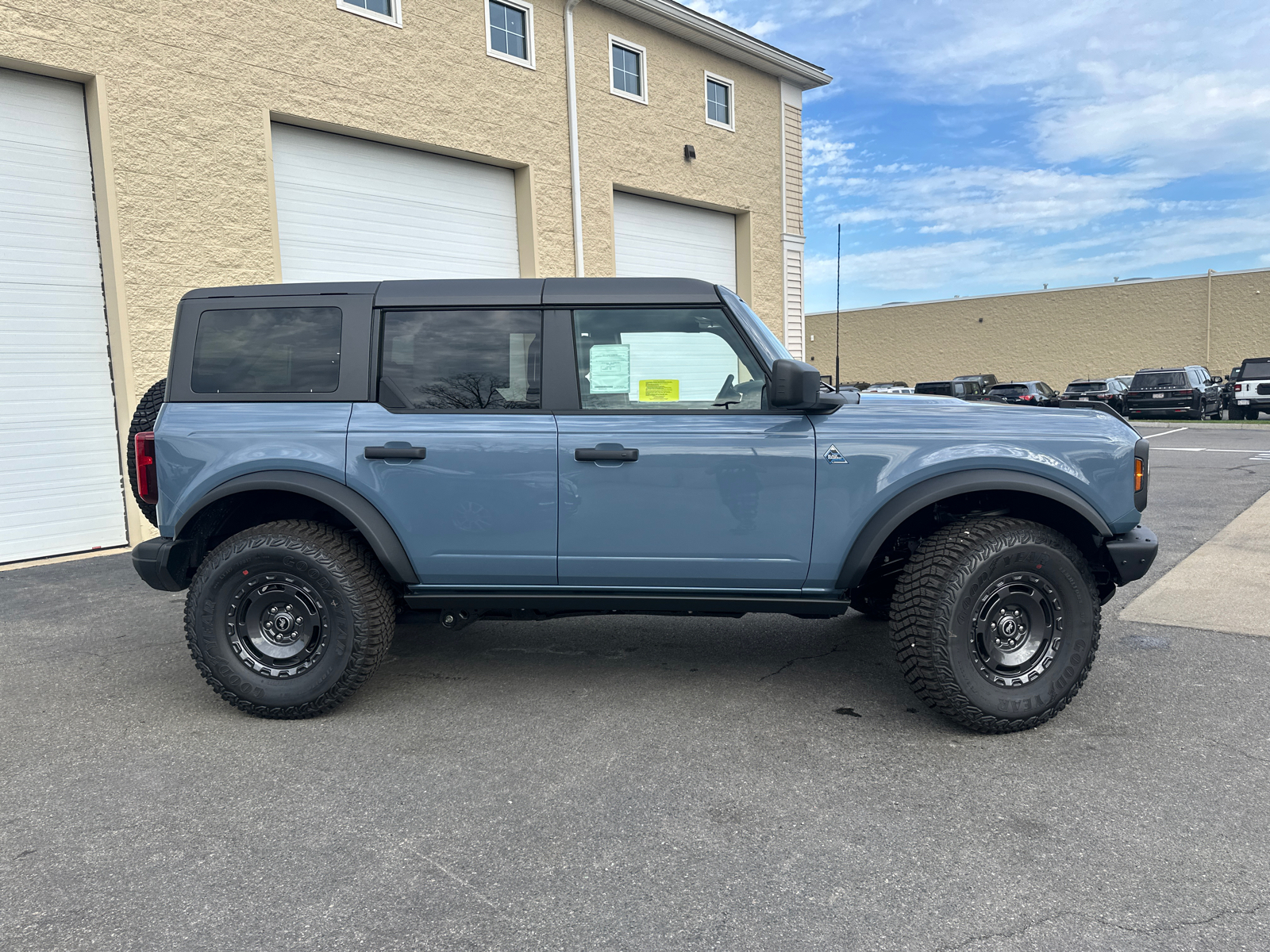 2024 Ford Bronco Black Diamond 11