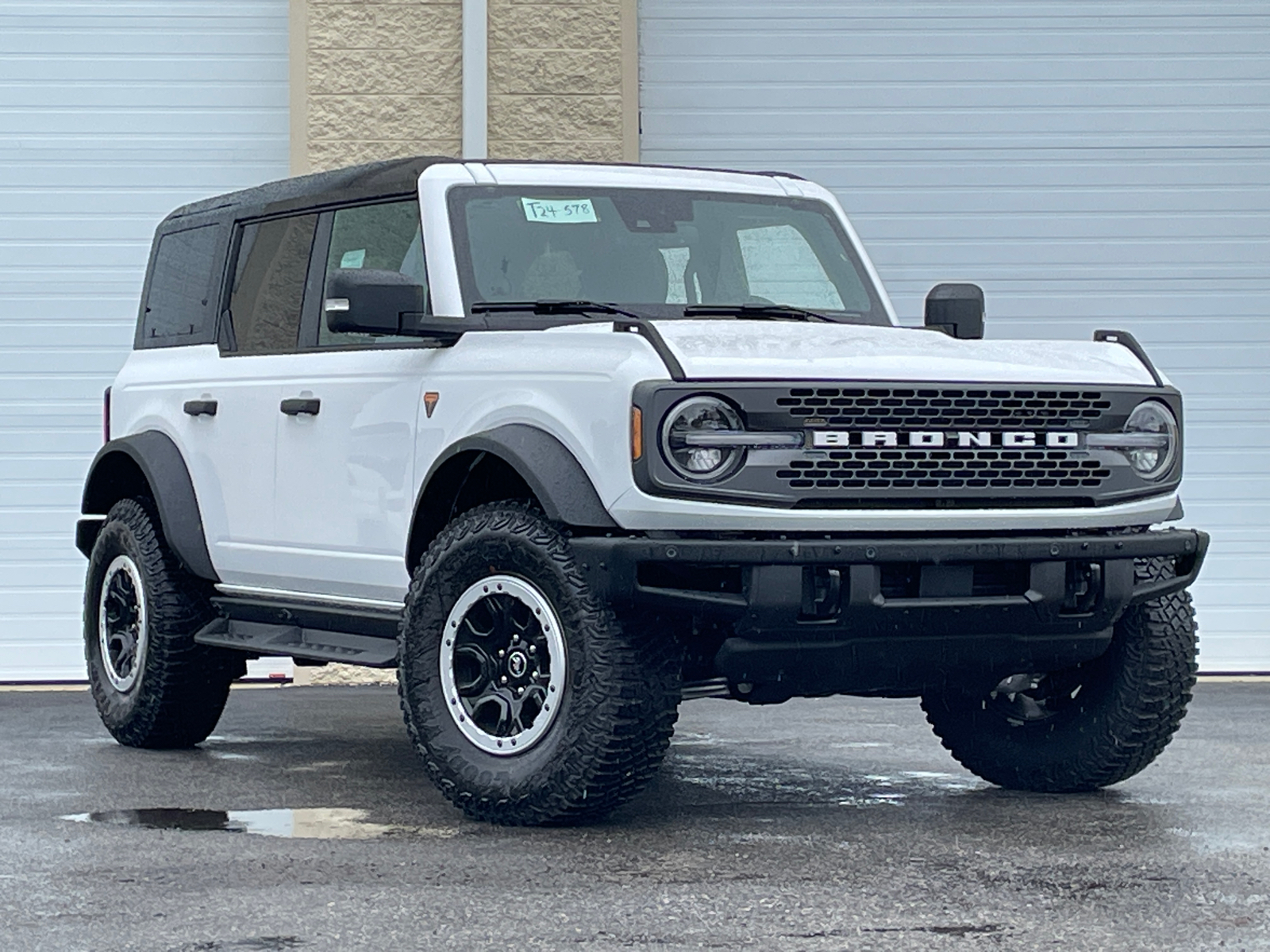 2024 Ford Bronco Badlands 1