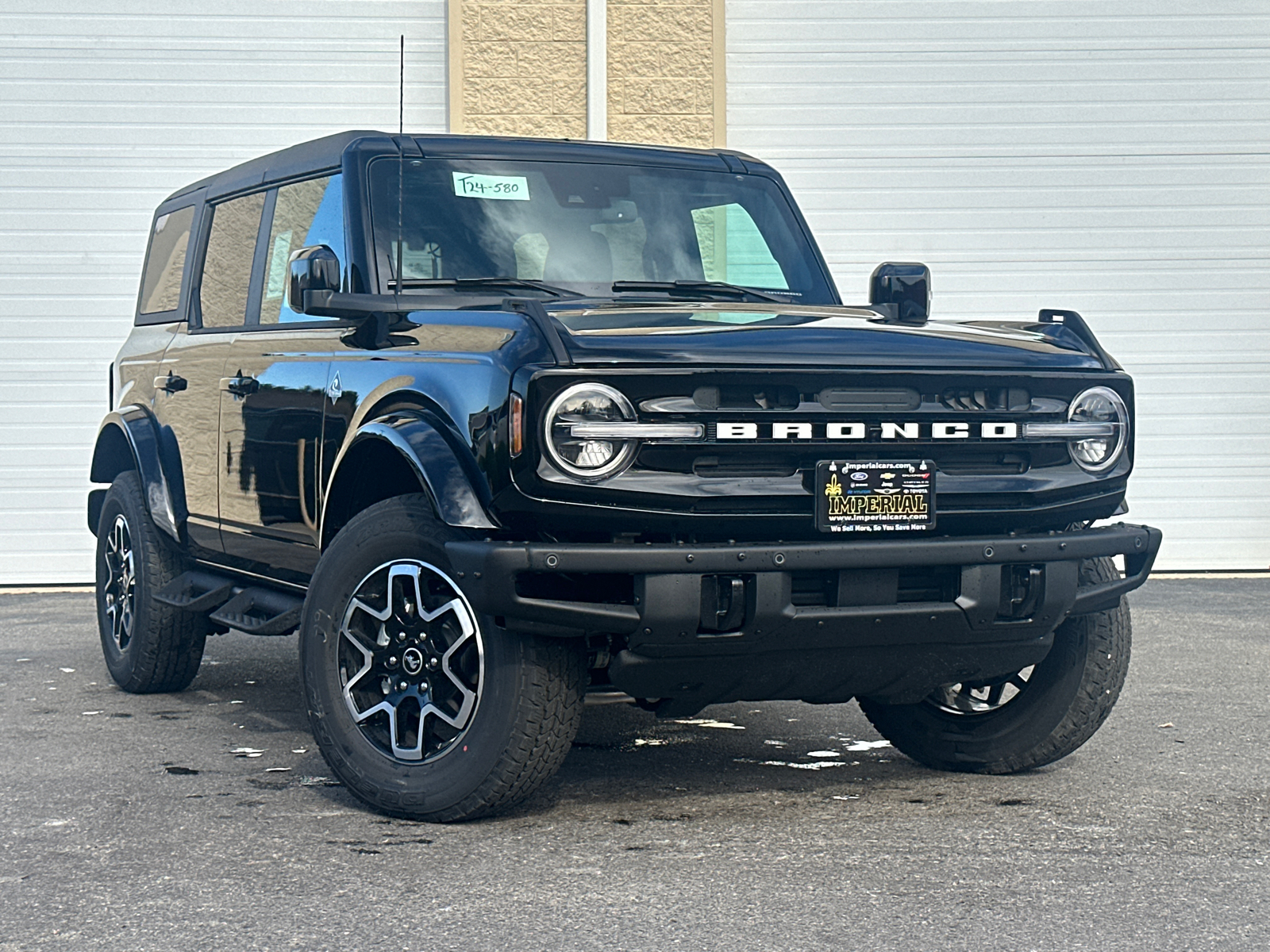 2024 Ford Bronco Outer Banks 2