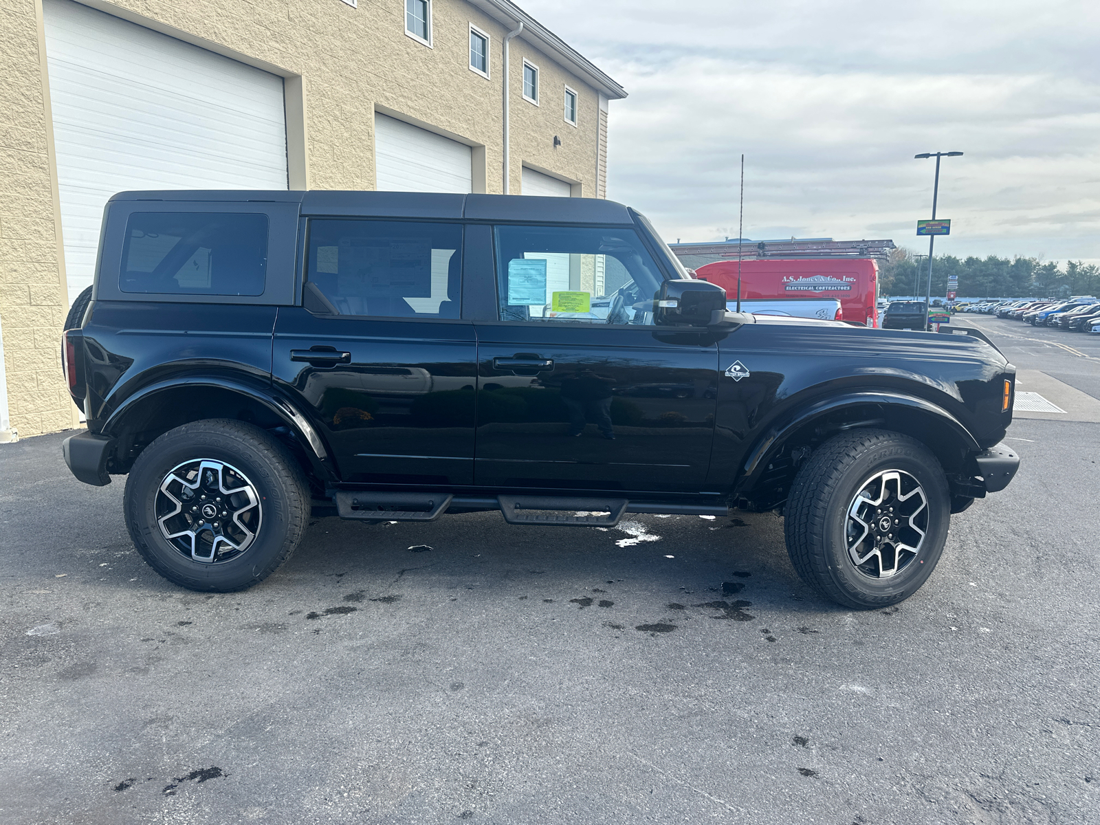 2024 Ford Bronco Outer Banks 12