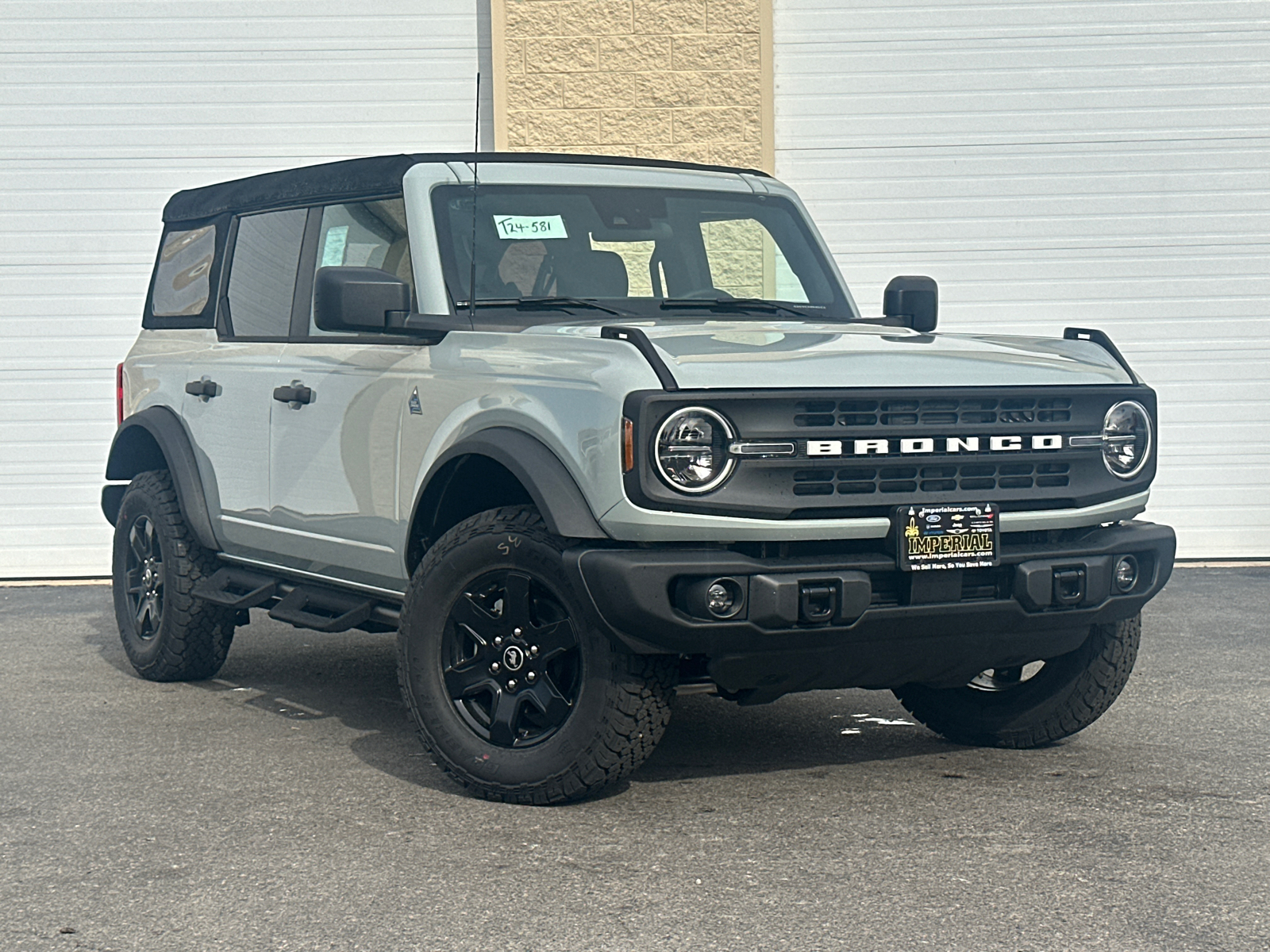 2024 Ford Bronco Black Diamond 2