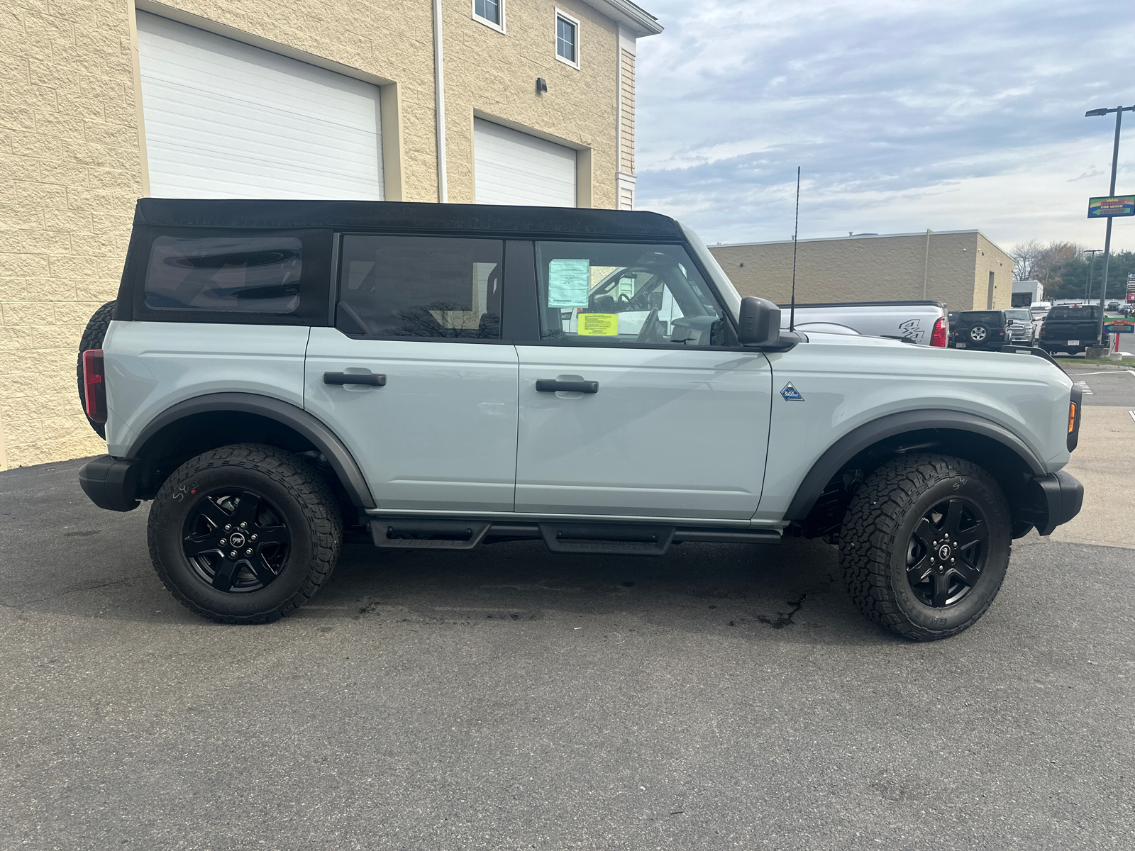 2024 Ford Bronco Black Diamond 12