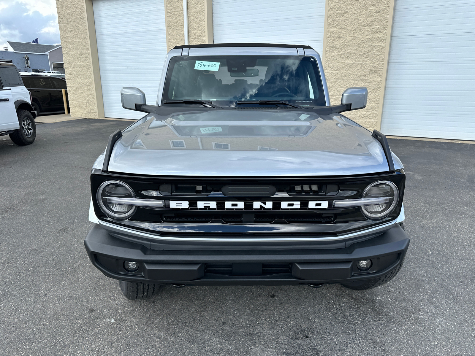 2024 Ford Bronco Outer Banks 3