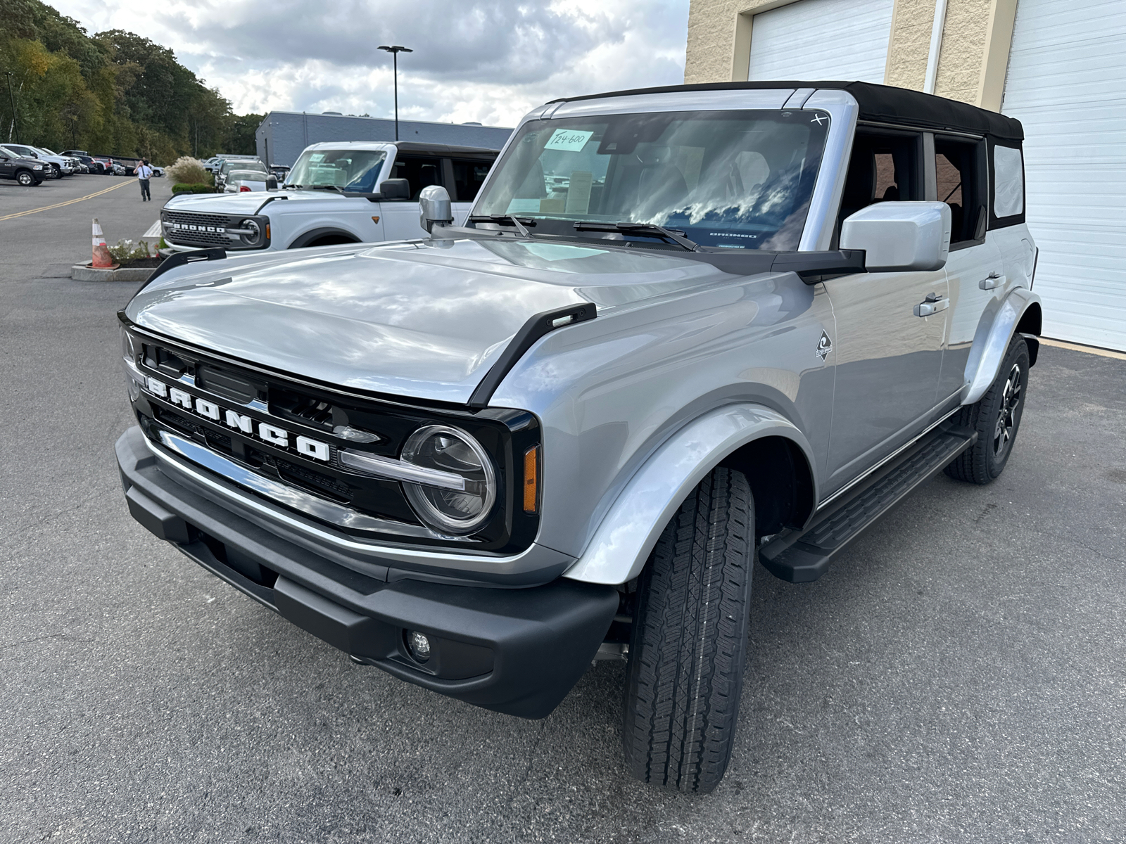 2024 Ford Bronco Outer Banks 4