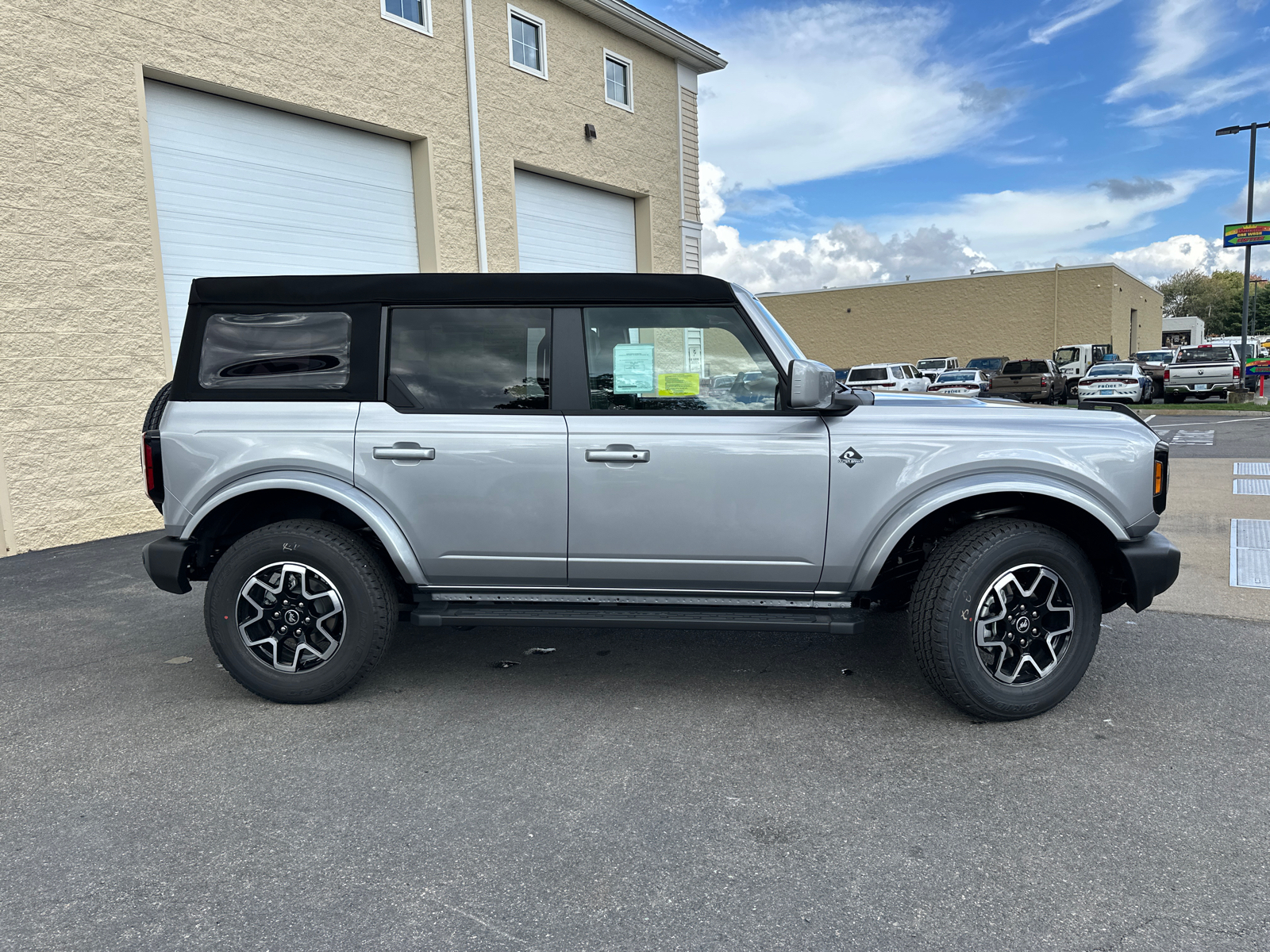 2024 Ford Bronco Outer Banks 11