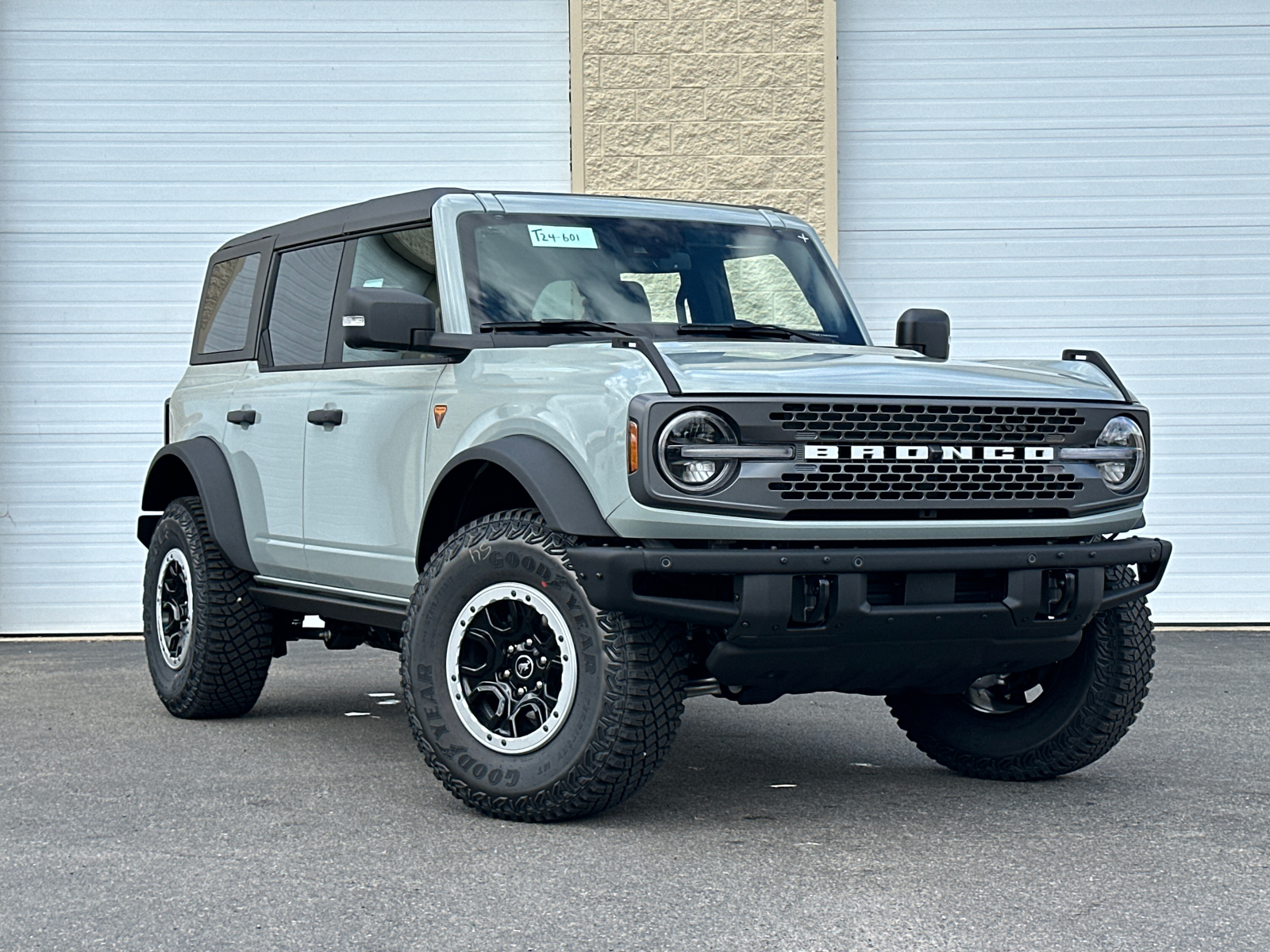 2024 Ford Bronco Badlands 1