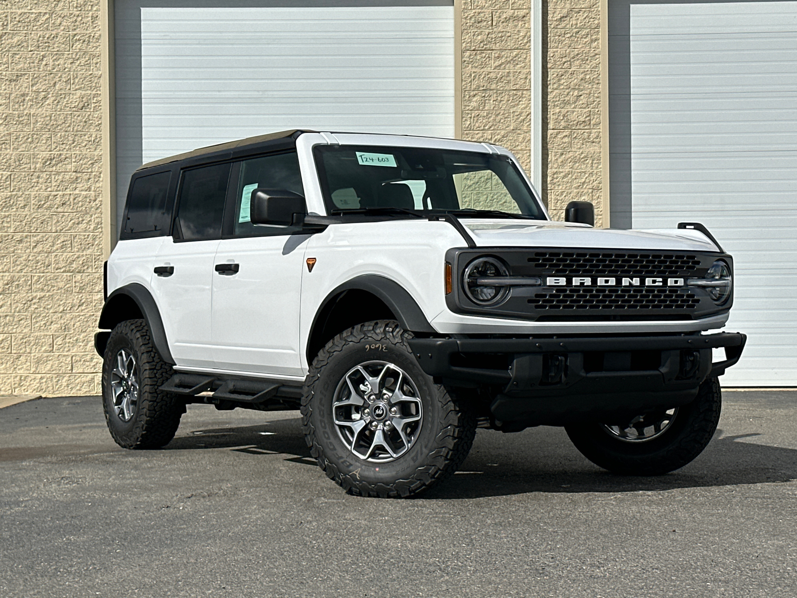 2024 Ford Bronco Badlands 1