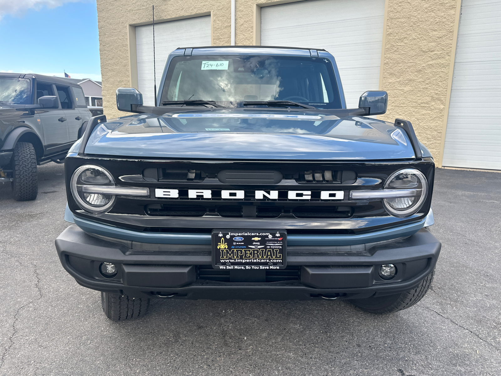 2024 Ford Bronco Outer Banks 3