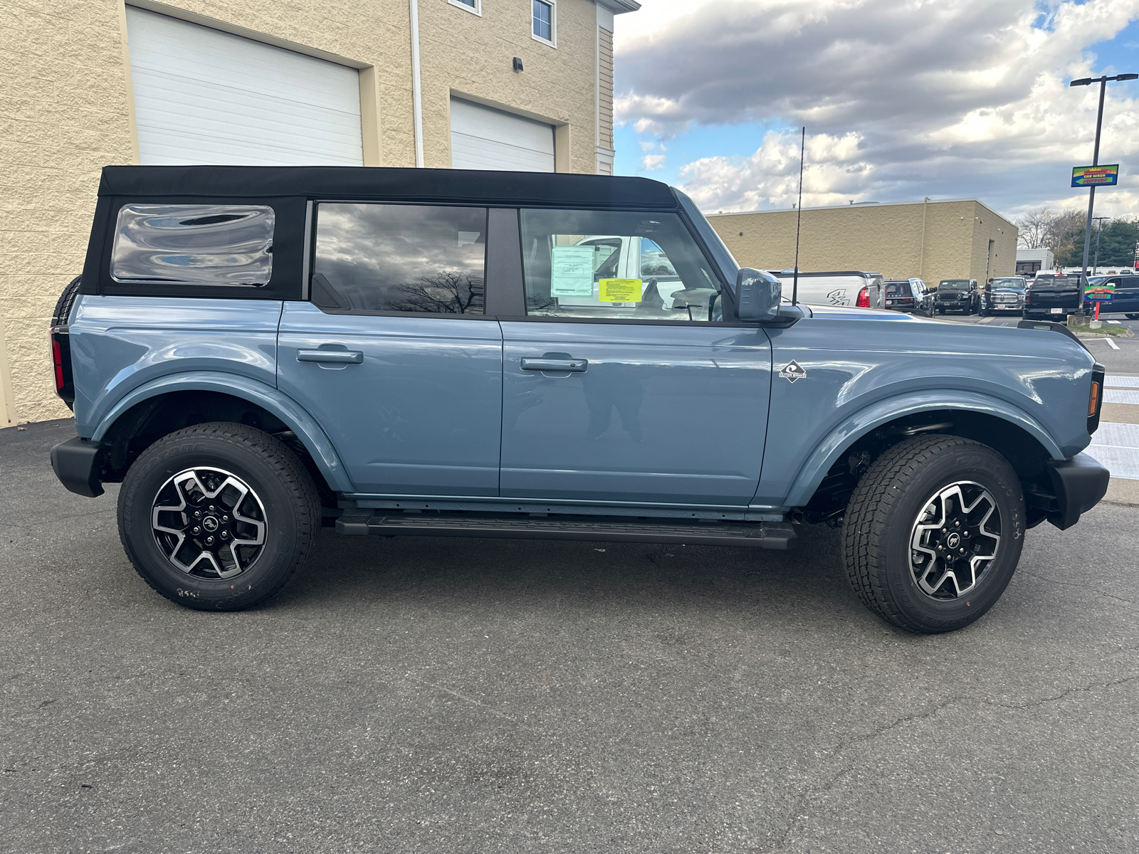 2024 Ford Bronco Outer Banks 12