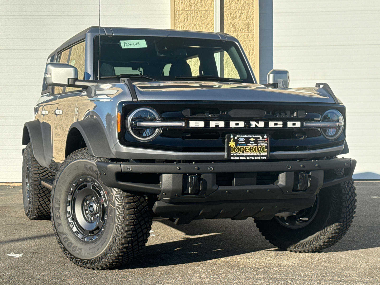 2024 Ford Bronco Outer Banks 2