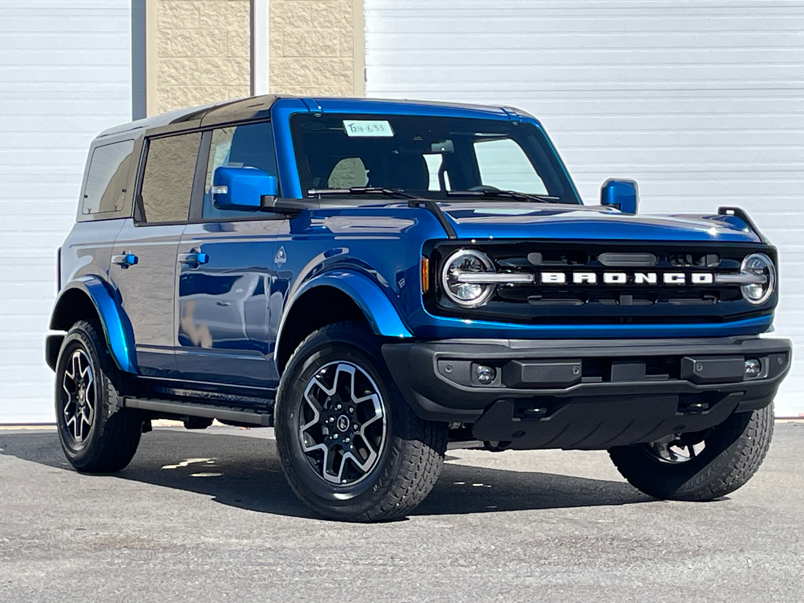 2024 Ford Bronco Outer Banks 1