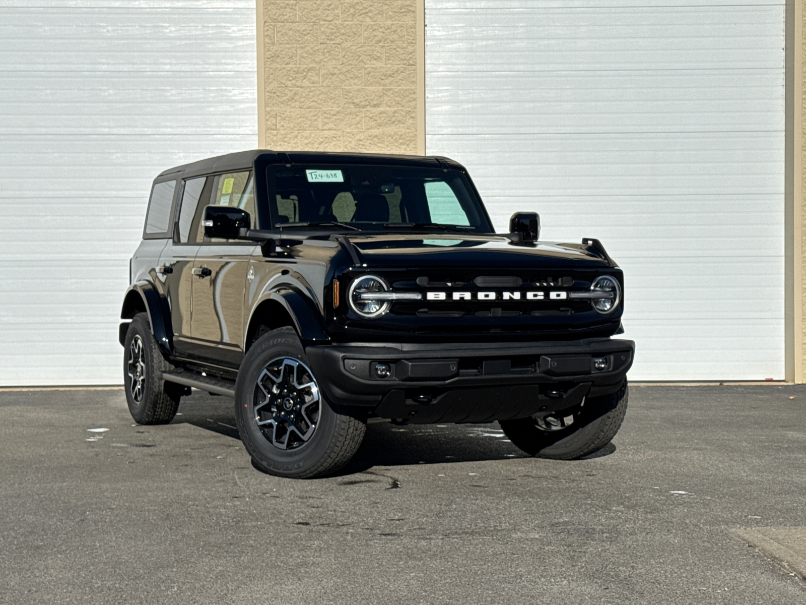 2024 Ford Bronco Outer Banks 1