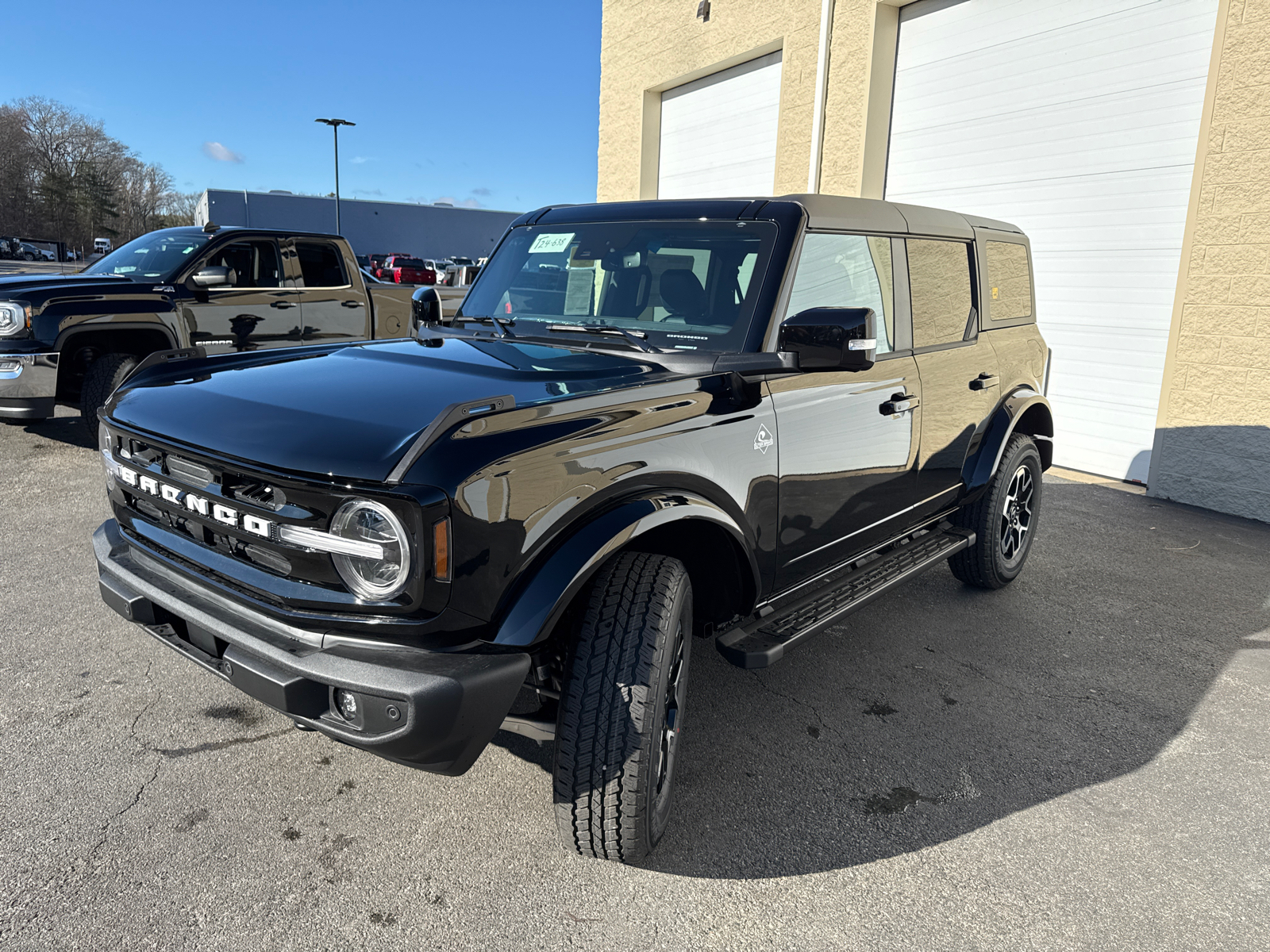 2024 Ford Bronco Outer Banks 3