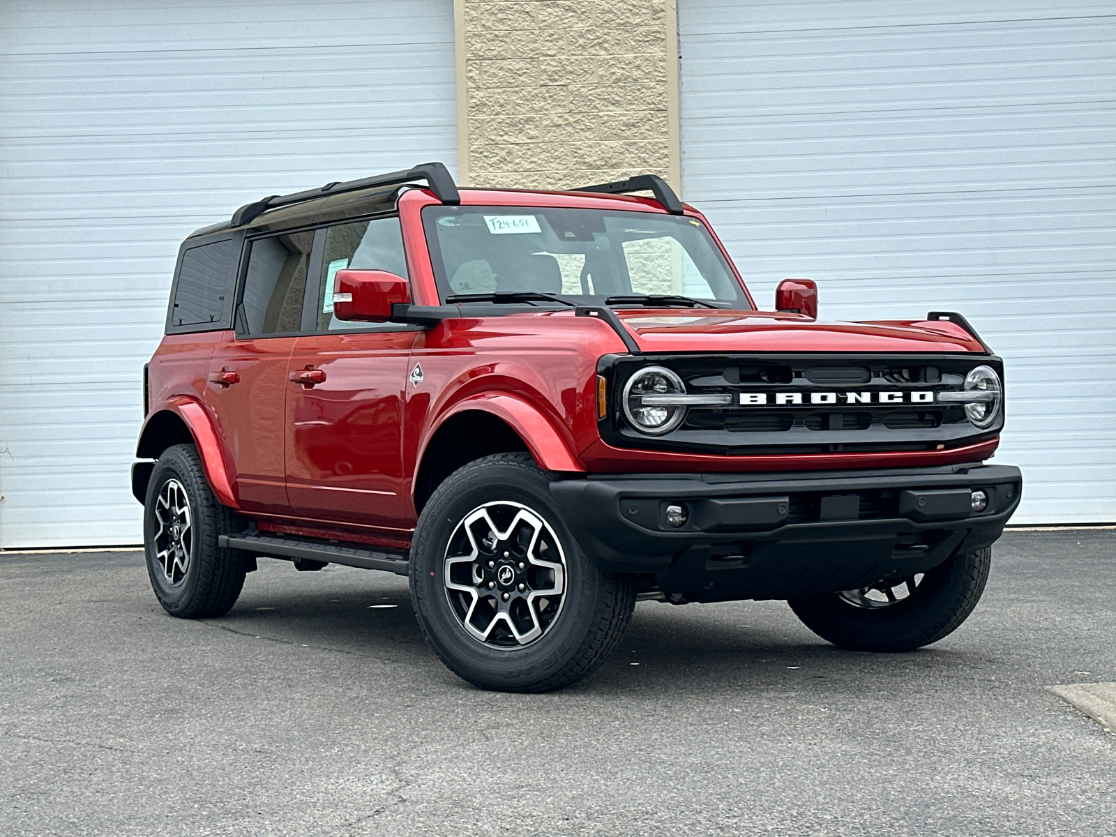 2024 Ford Bronco Outer Banks 1