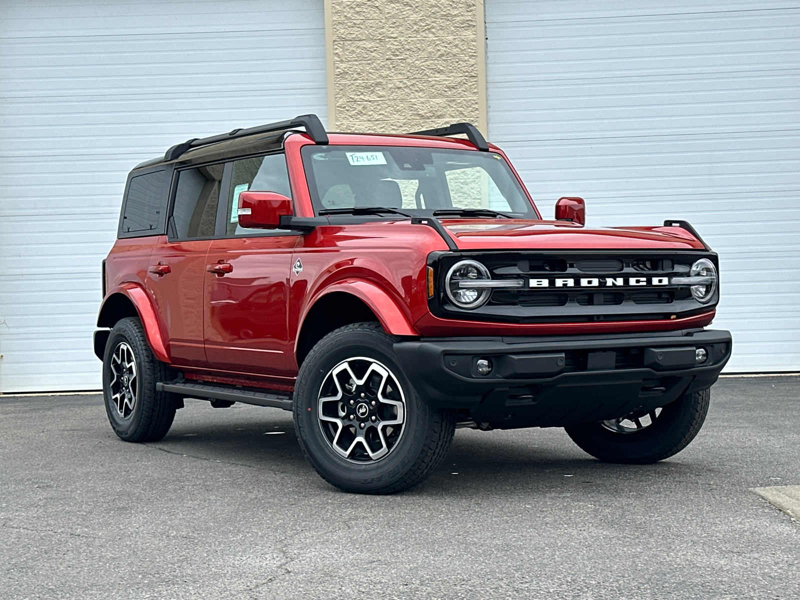 2024 Ford Bronco Outer Banks 2