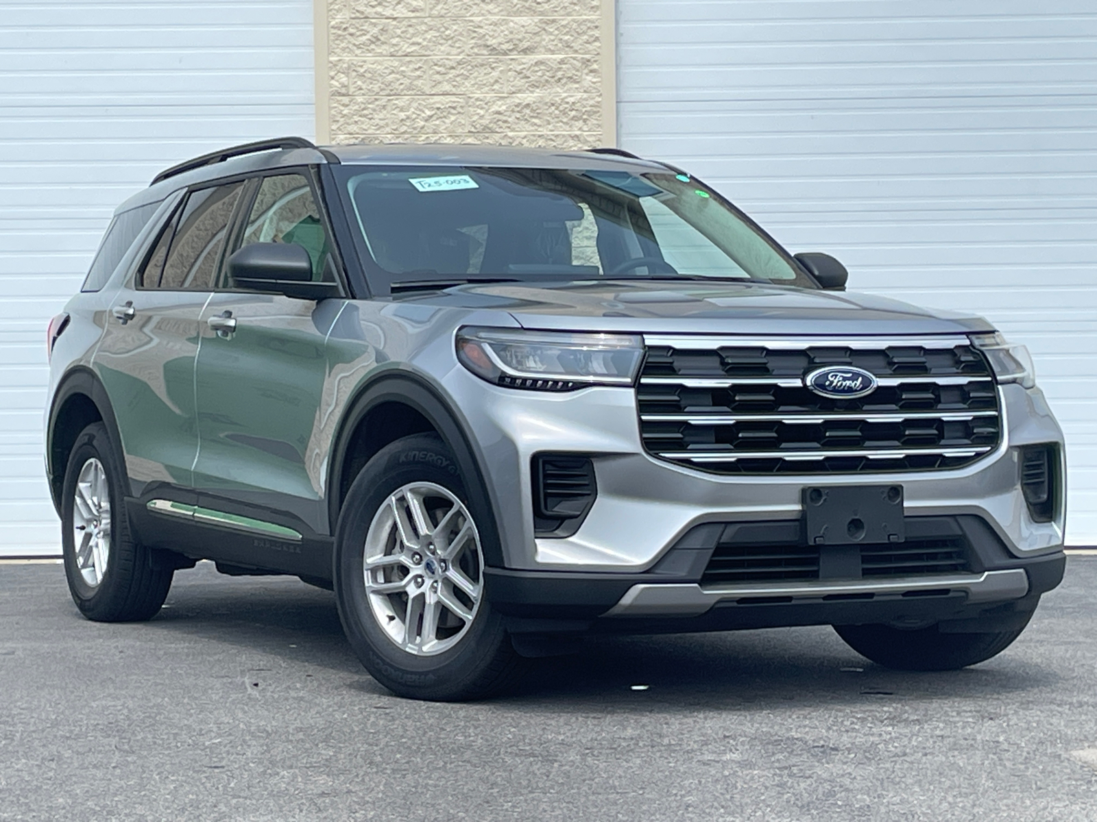 2025 Ford Explorer Active 1