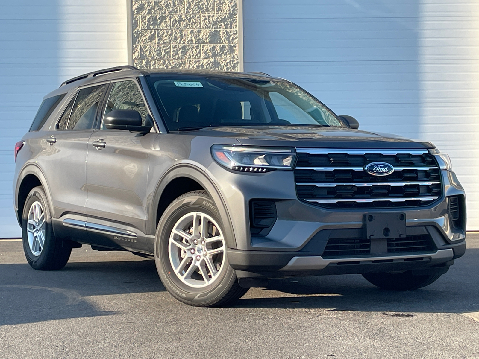 2025 Ford Explorer Active 1