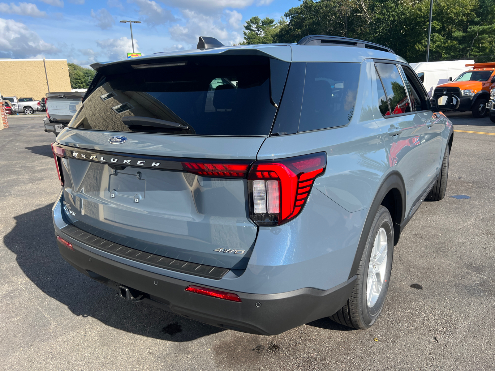 2025 Ford Explorer Active 10