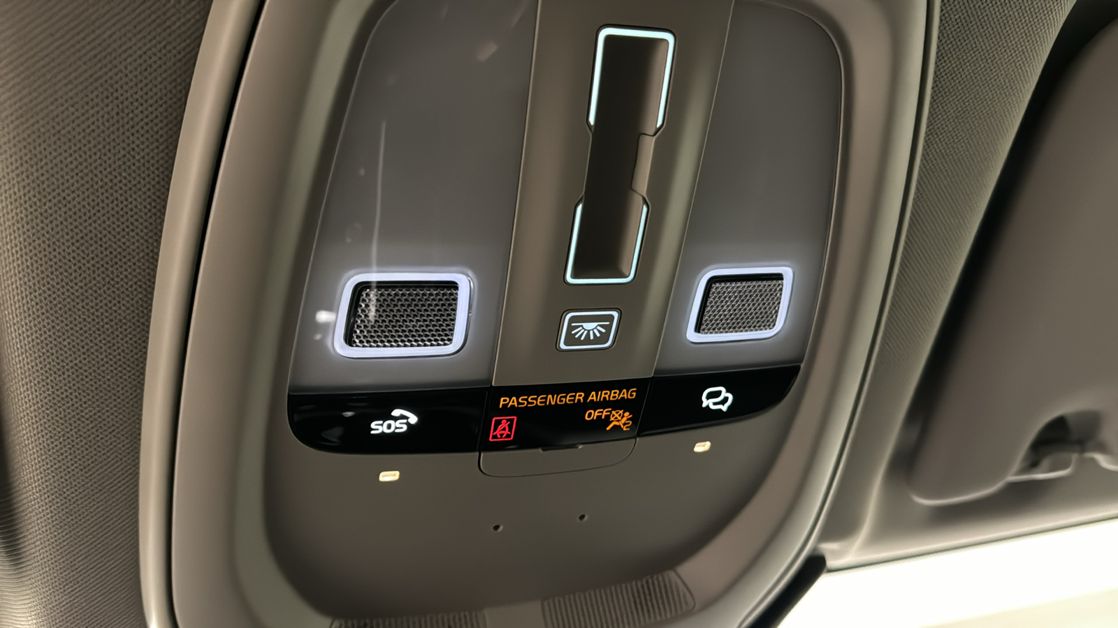 2024 Volvo XC60 Recharge Plug-In Hybrid Core Dark Theme 19