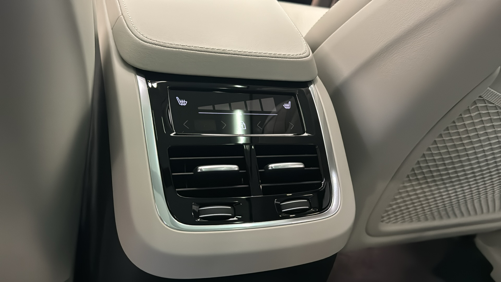 2024 Volvo XC90 Recharge Plug-In Hybrid  27