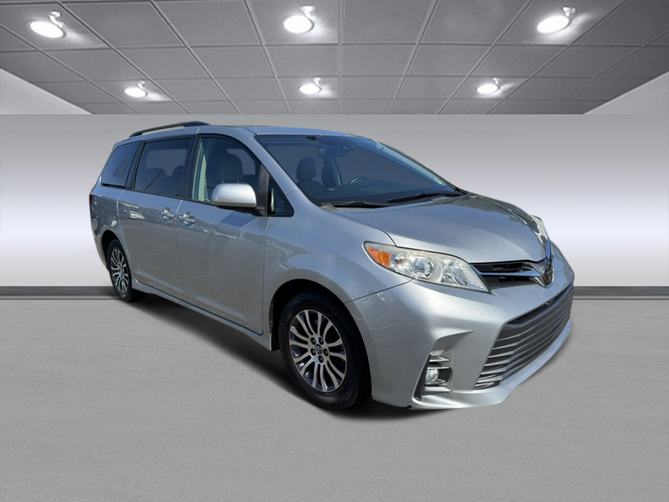 2020 Toyota Sienna XLE Premium 1