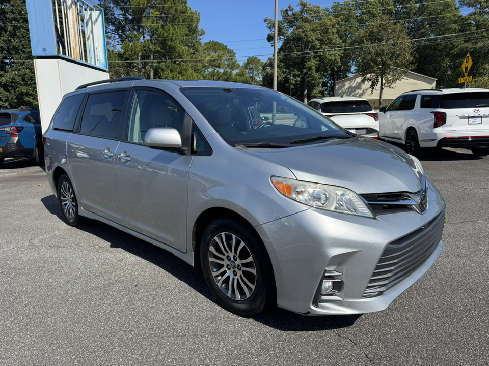 2020 Toyota Sienna XLE Premium 2