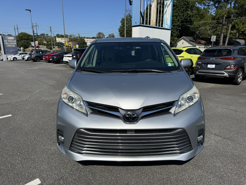 2020 Toyota Sienna XLE Premium 3