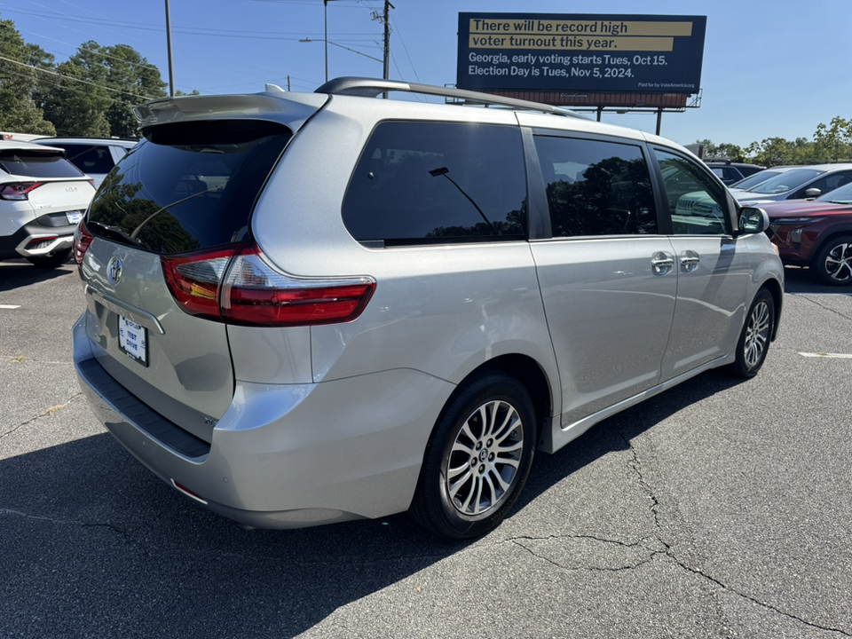 2020 Toyota Sienna XLE Premium 8