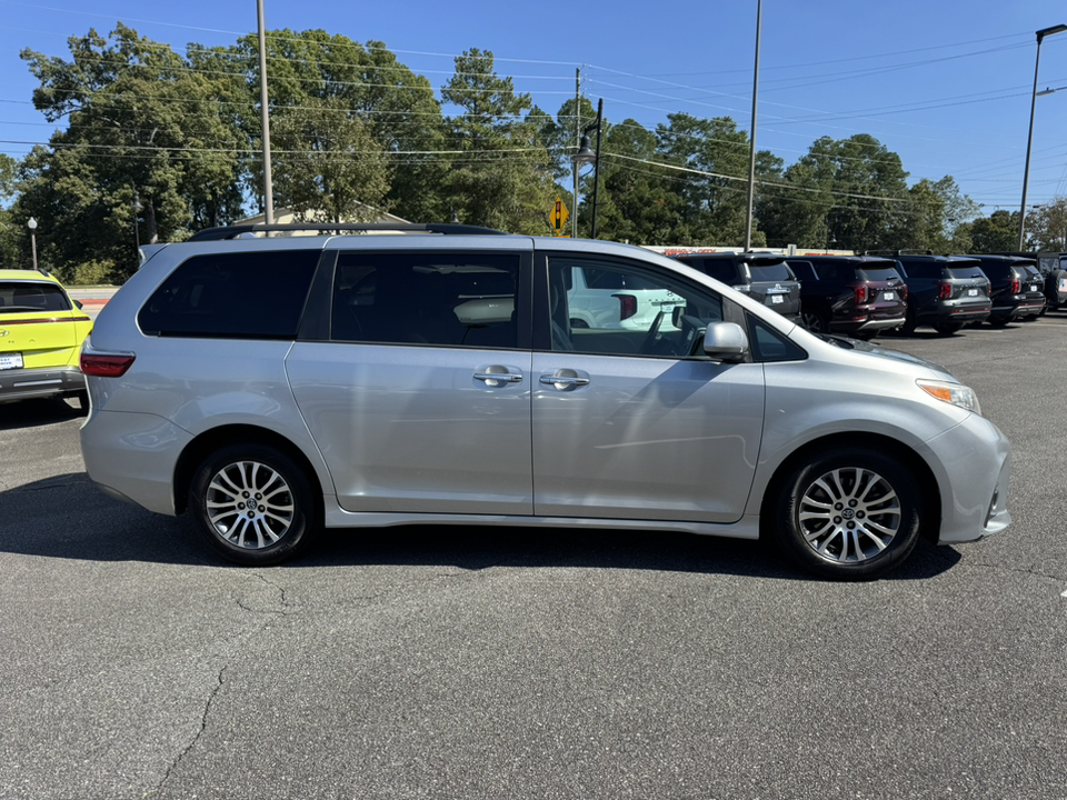 2020 Toyota Sienna XLE Premium 9