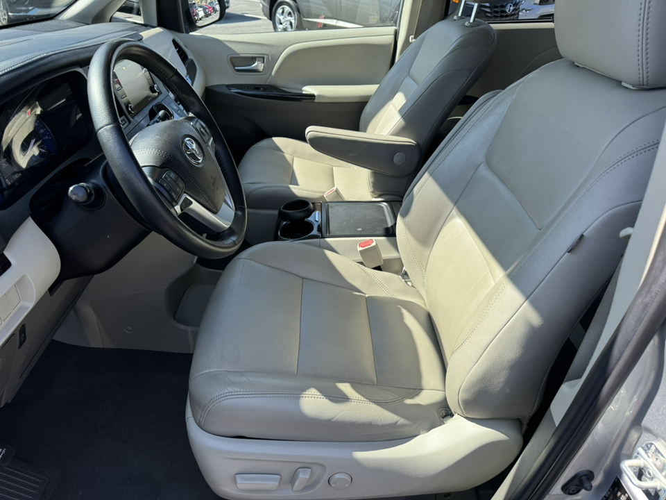 2020 Toyota Sienna XLE Premium 10