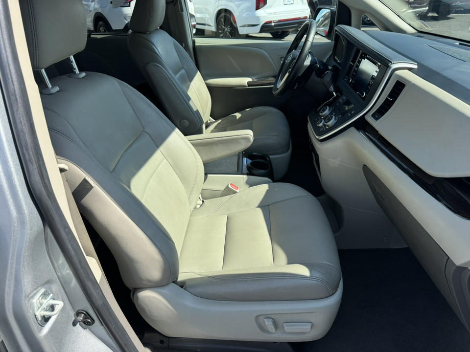 2020 Toyota Sienna XLE Premium 14