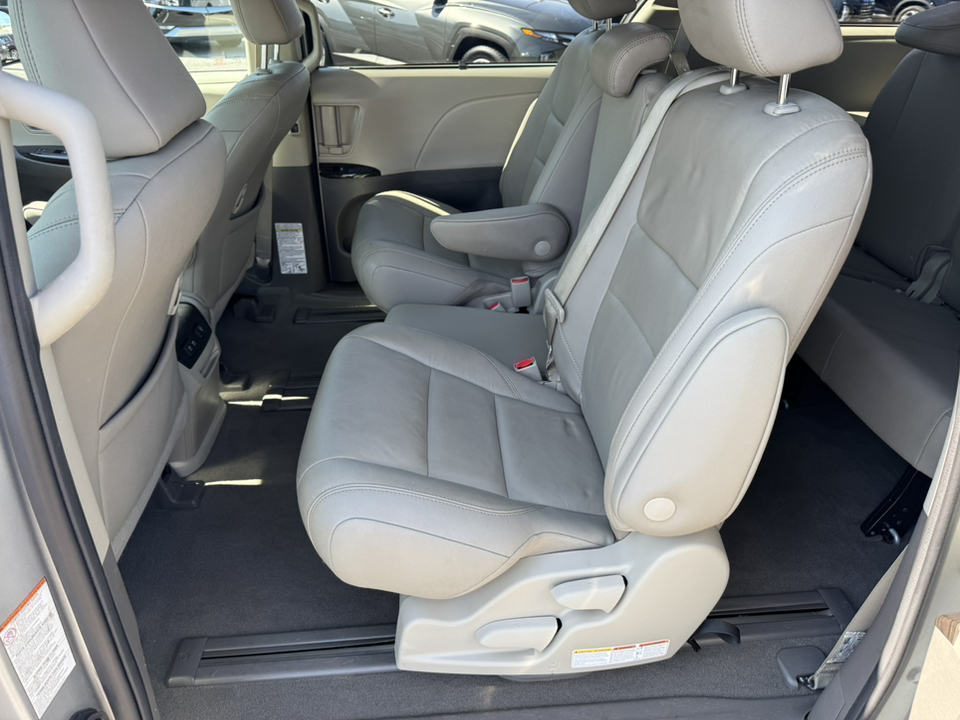 2020 Toyota Sienna XLE Premium 20