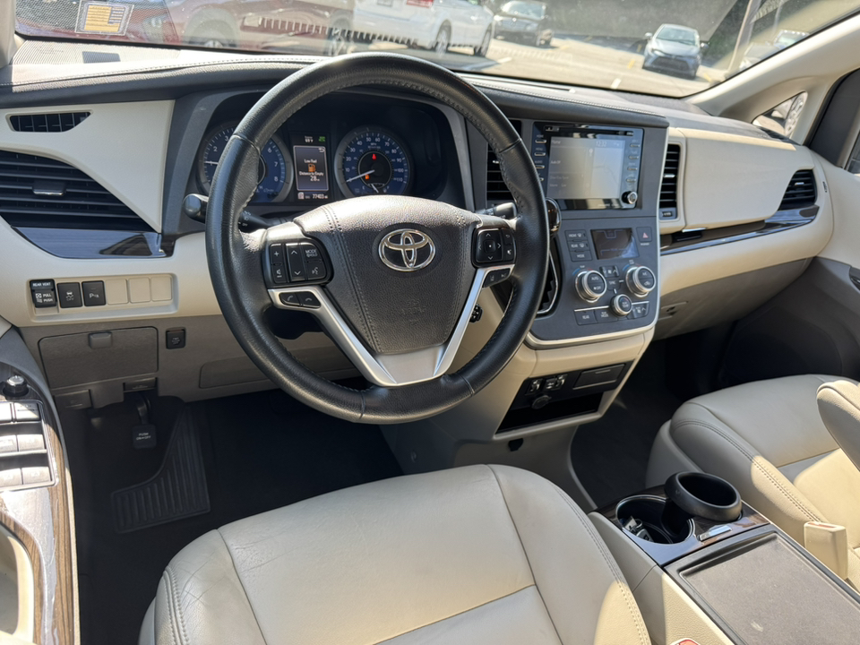 2020 Toyota Sienna XLE Premium 21