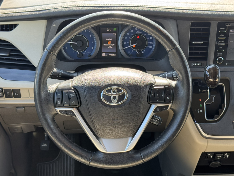 2020 Toyota Sienna XLE Premium 23