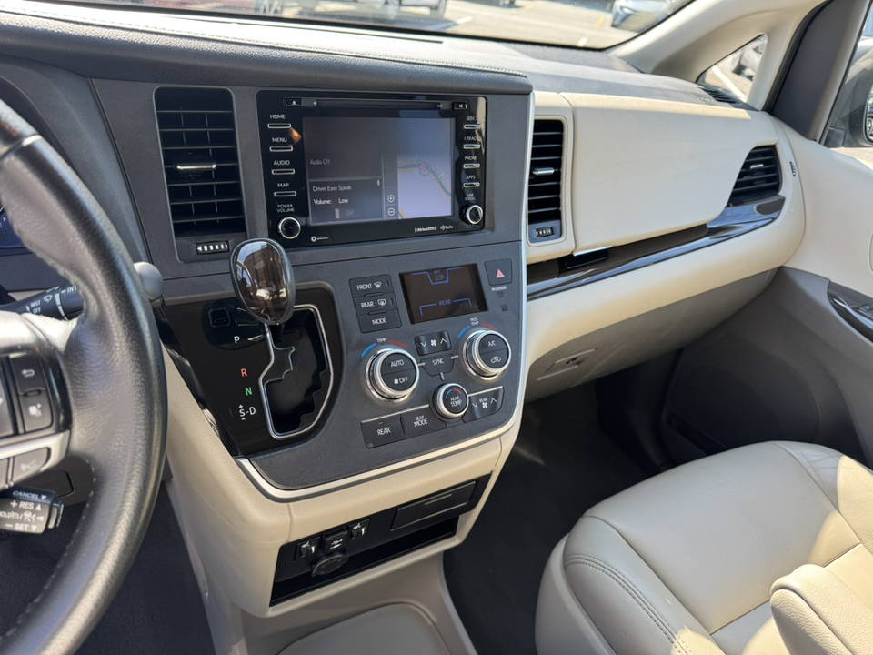 2020 Toyota Sienna XLE Premium 28