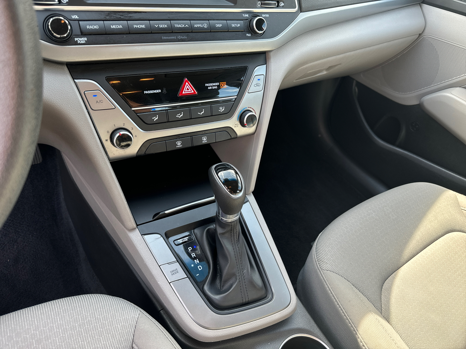 2017 Hyundai Elantra SE 31