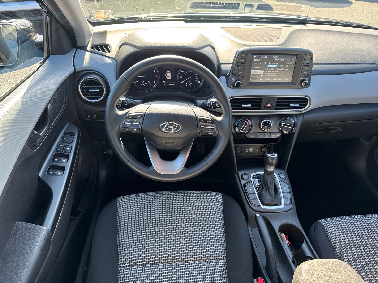 2020 Hyundai Kona SEL Plus 24