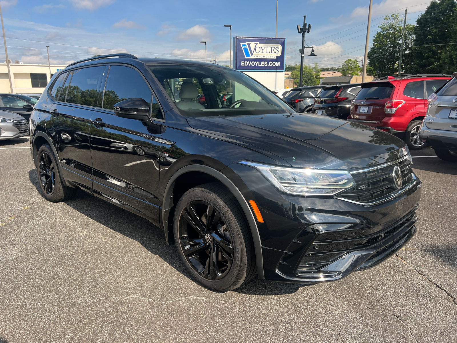 2023 Volkswagen Tiguan SE R-Line Black 2