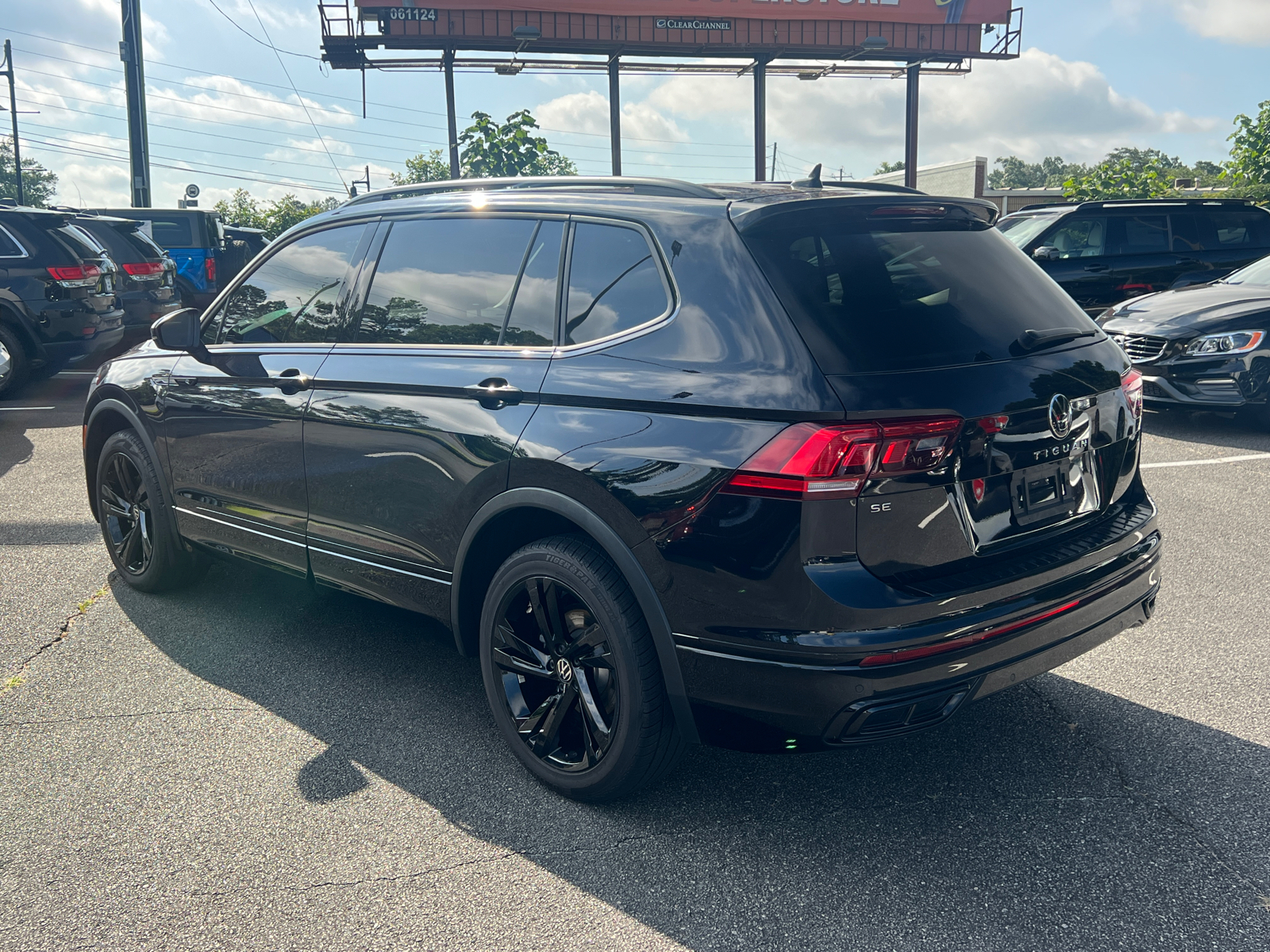 2023 Volkswagen Tiguan SE R-Line Black 6