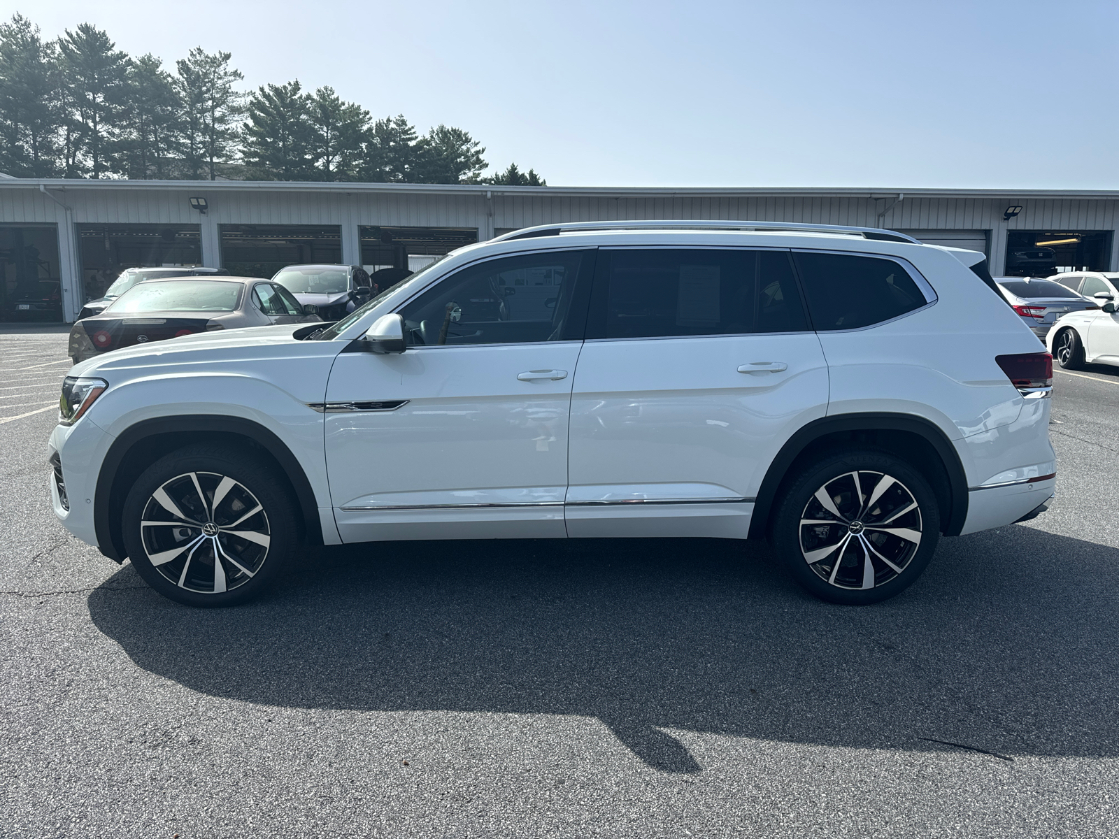 2024 Volkswagen Atlas 2.0T SEL Premium R-Line 5