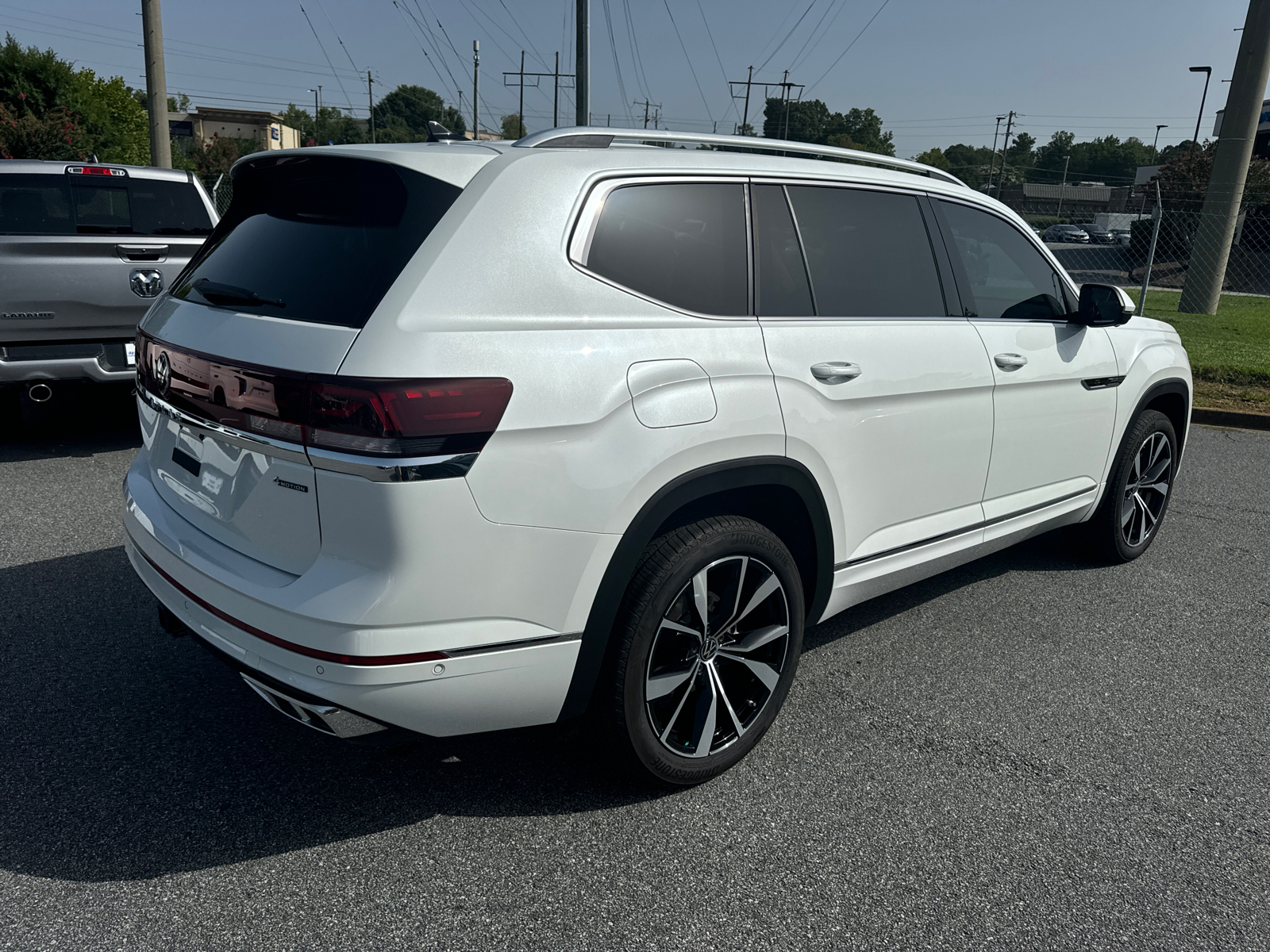 2024 Volkswagen Atlas 2.0T SEL Premium R-Line 8