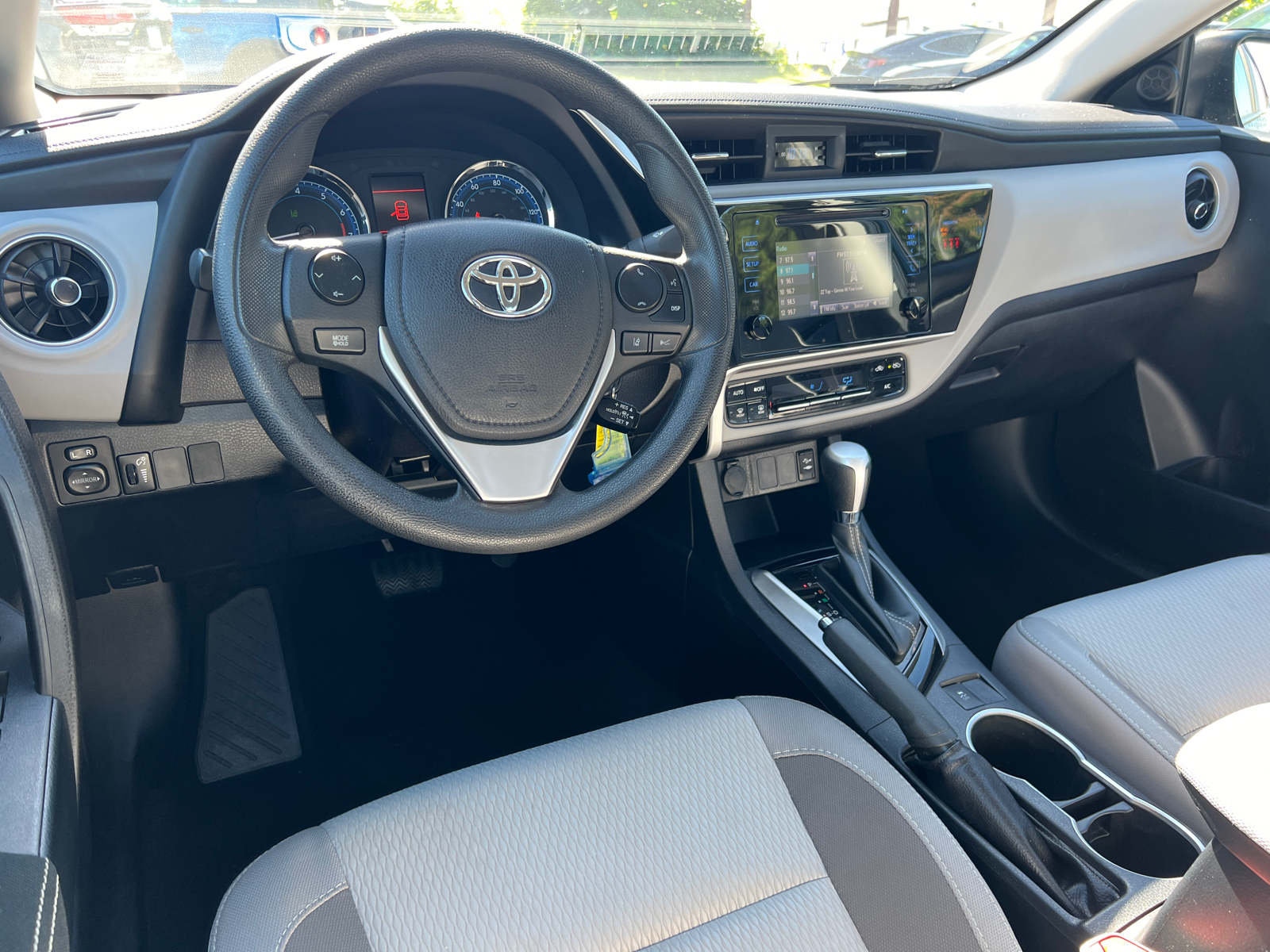 2018 Toyota Corolla LE 23