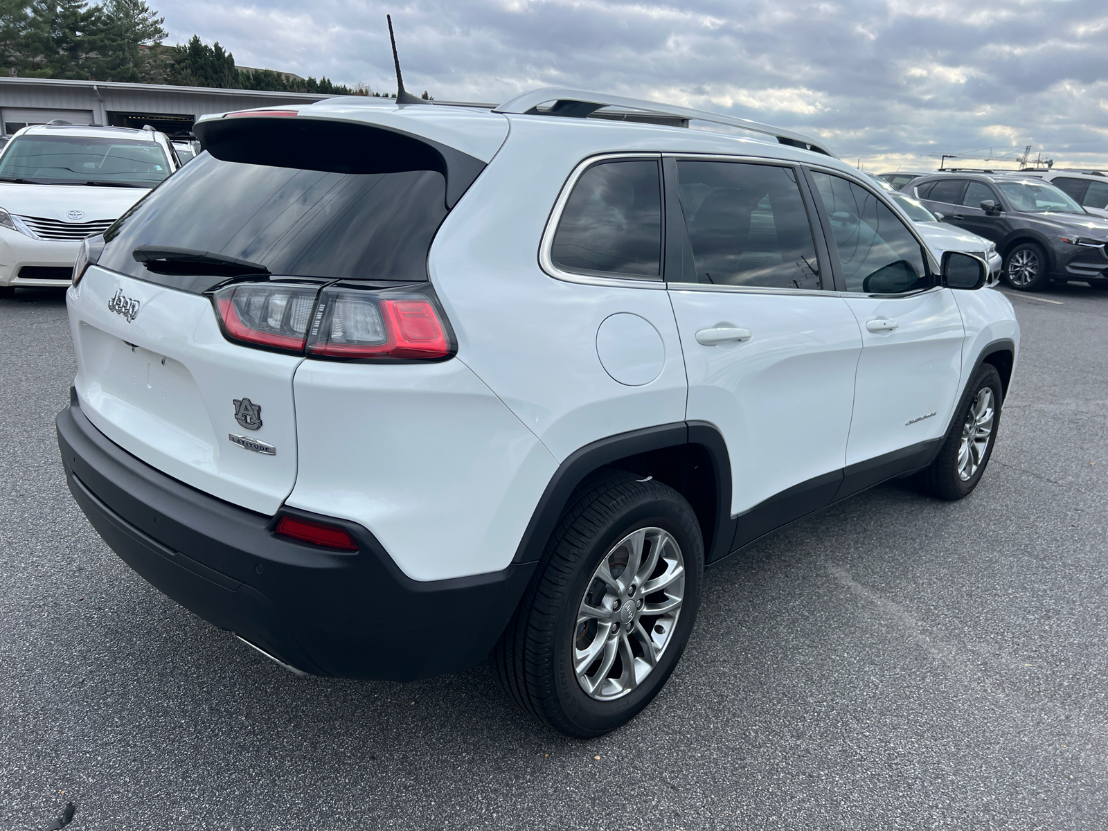 2019 Jeep Cherokee Latitude Plus 8