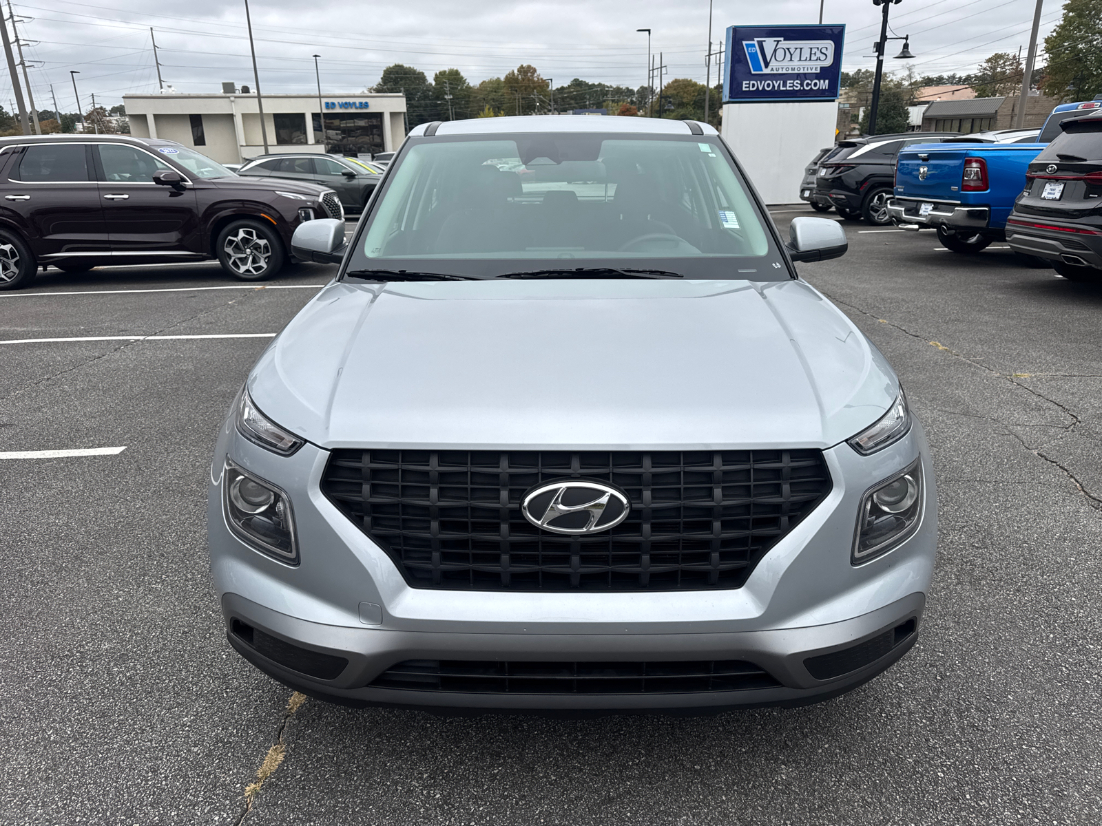 2023 Hyundai Venue SE 3