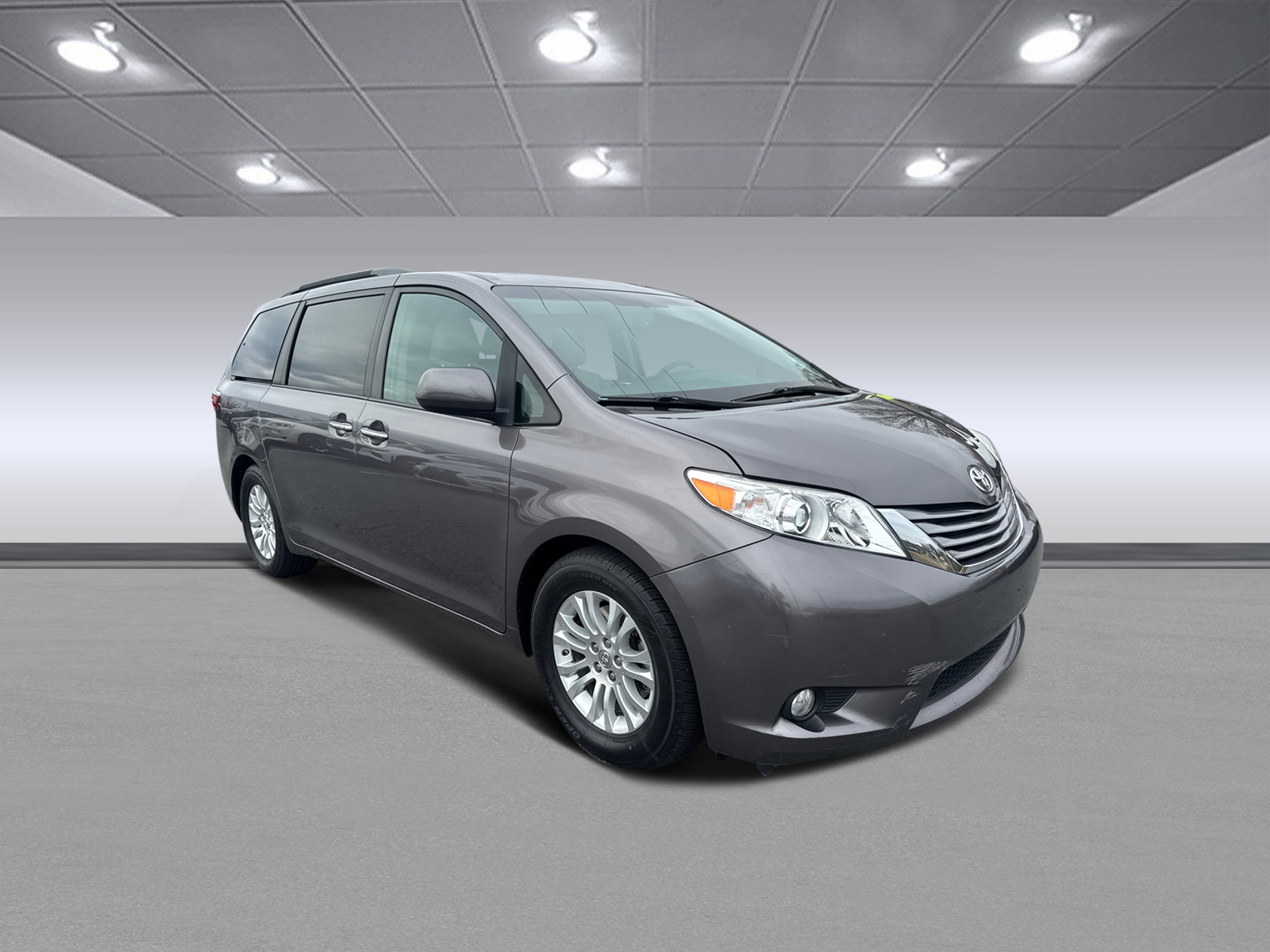 2016 Toyota Sienna XLE 1