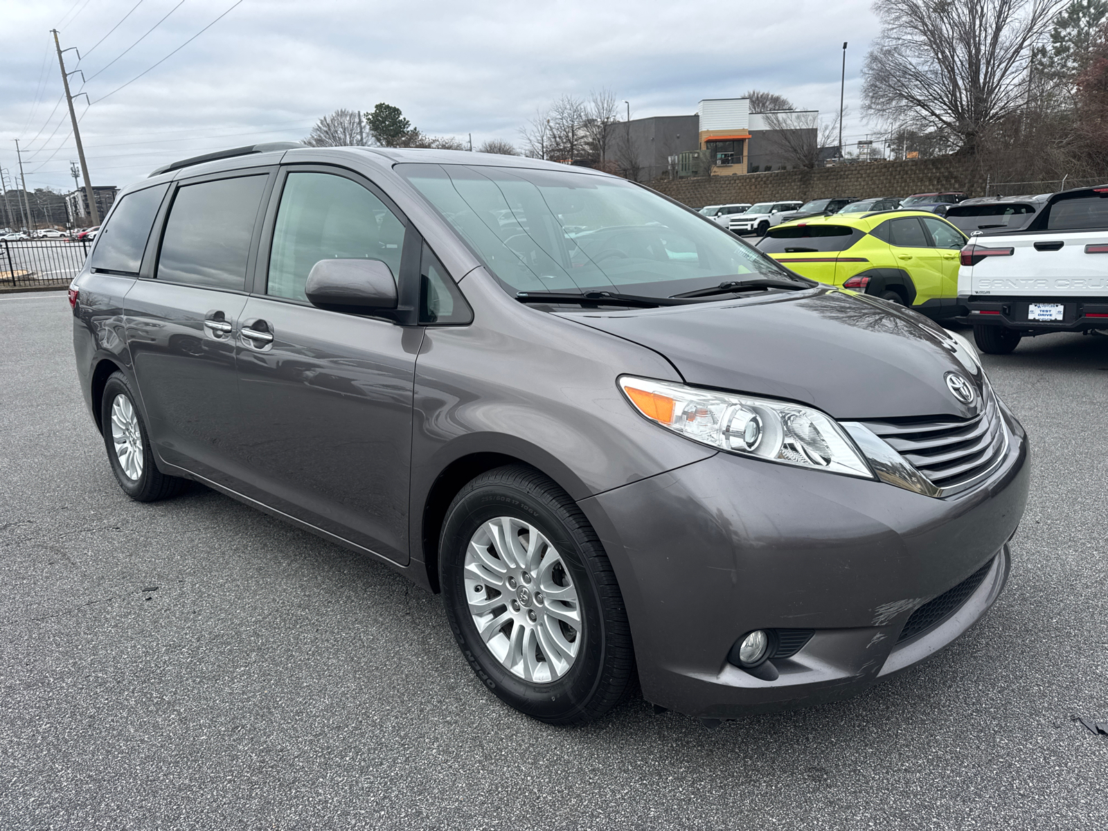 2016 Toyota Sienna XLE 2