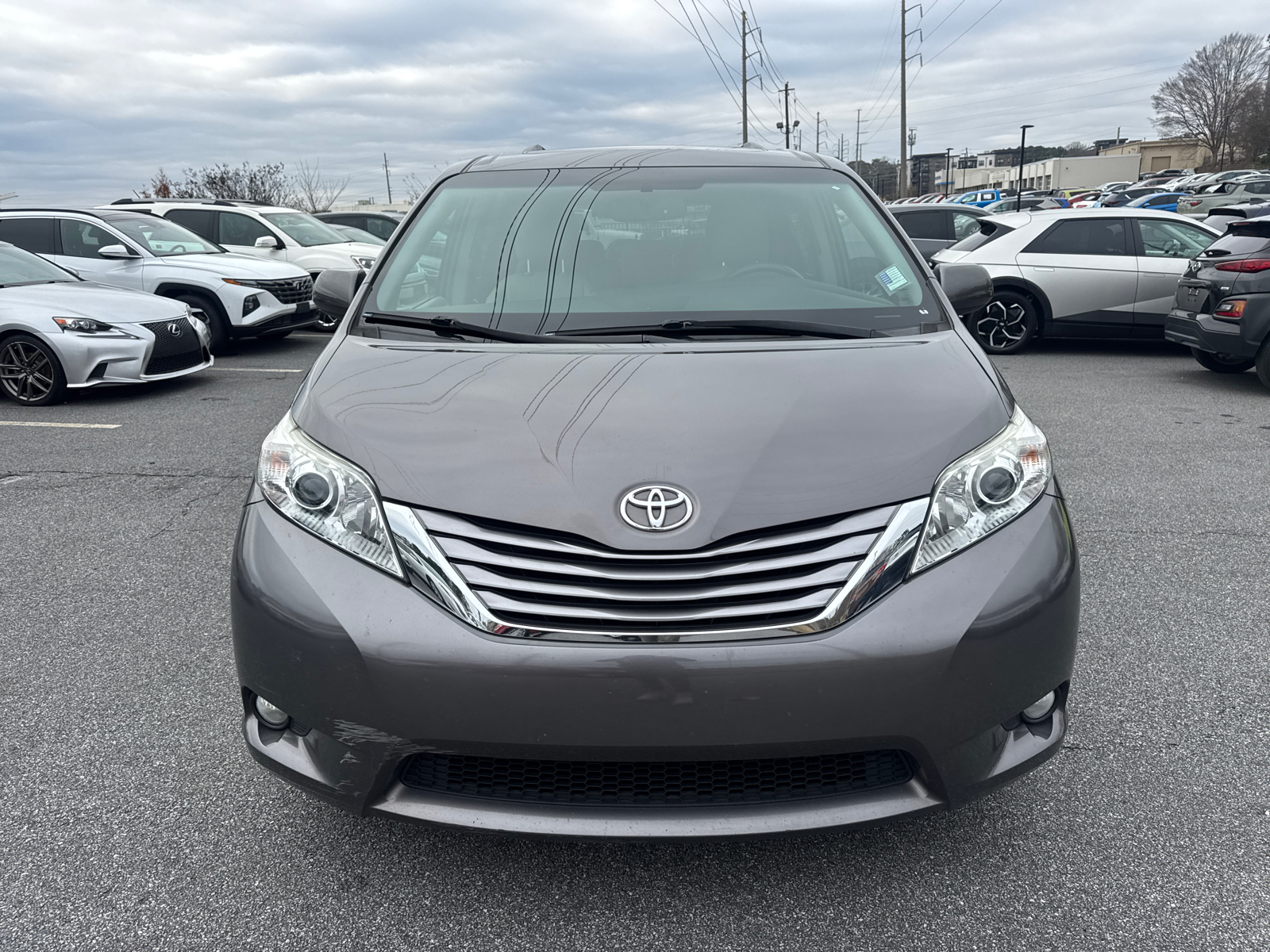 2016 Toyota Sienna XLE 3