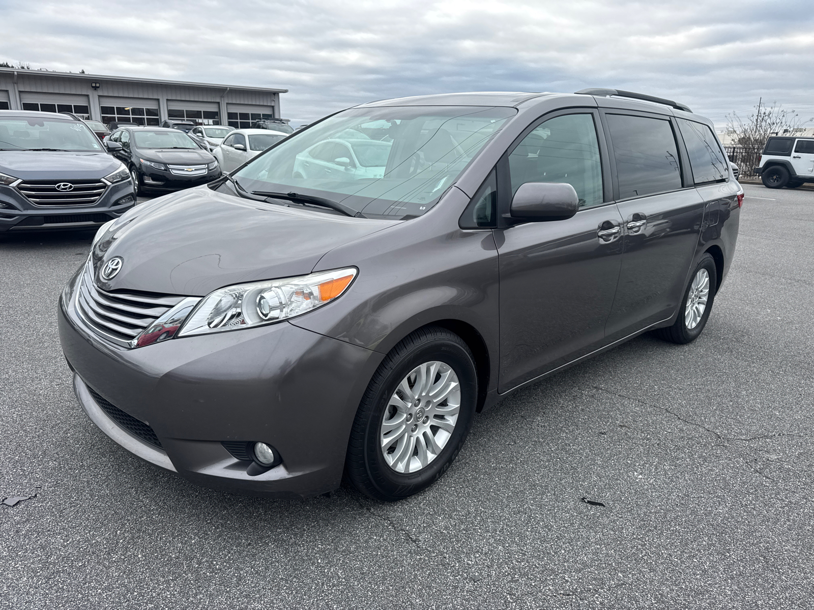 2016 Toyota Sienna XLE 4