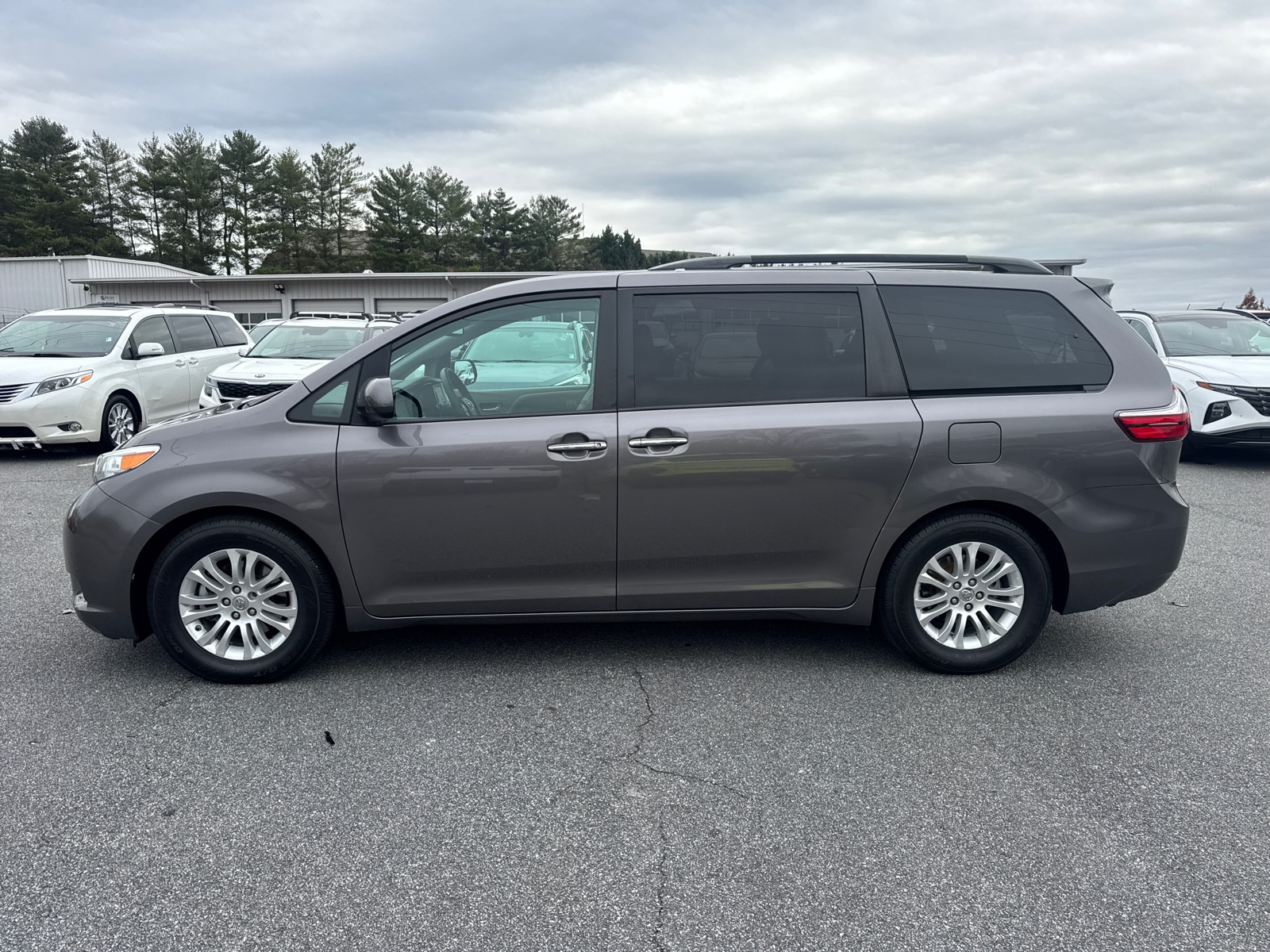 2016 Toyota Sienna XLE 5